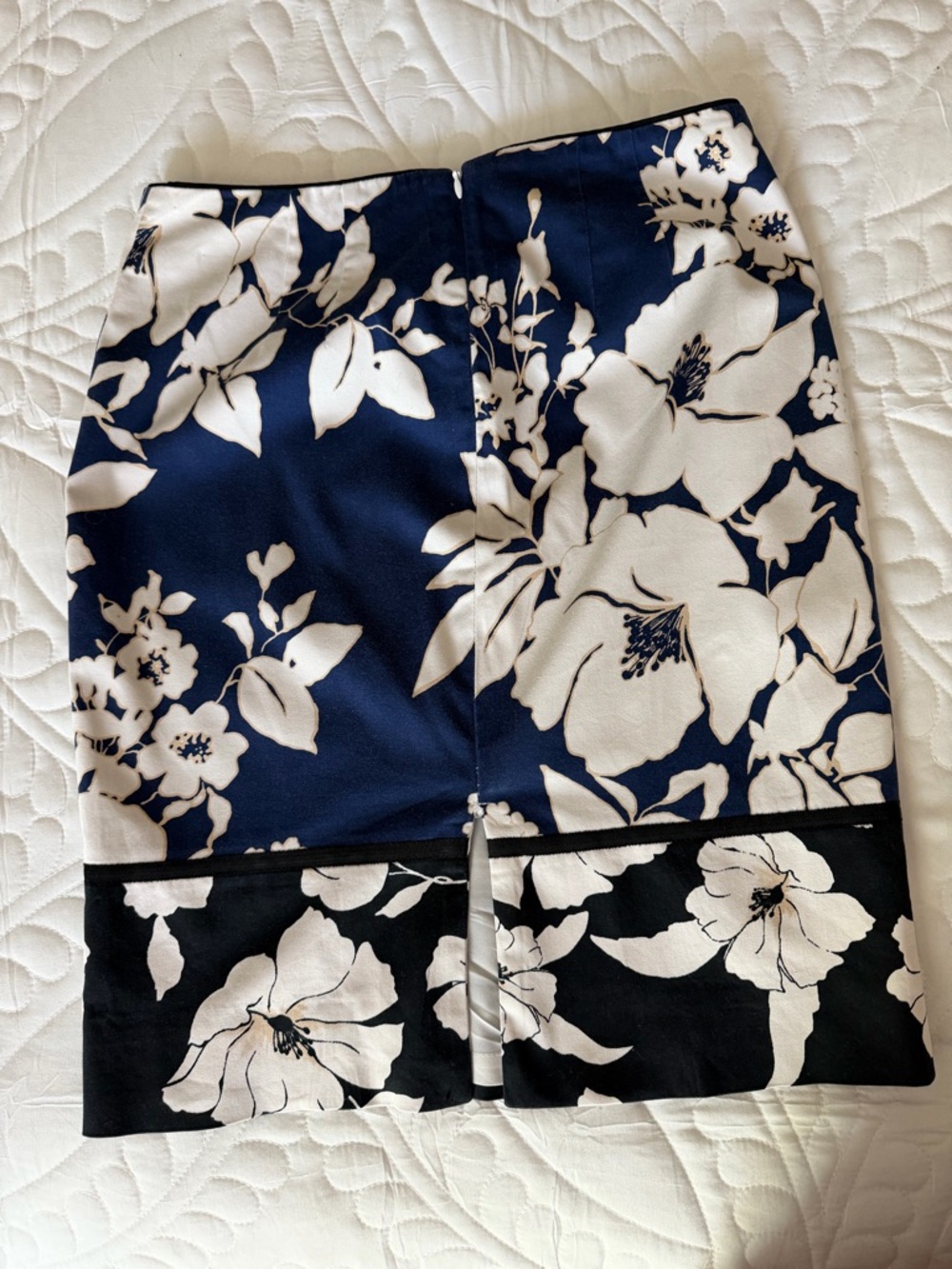 White House Black Market Navy and White Floral Pencil Skirt